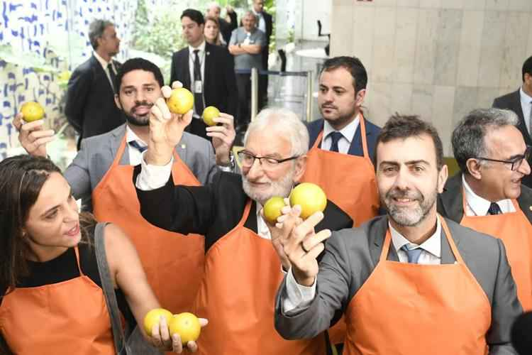 PCO29's tweet image. Por que a esquerda brasileira está tão paralisada? Rui explica na Análise Internacional:

A esquerda brasileira atravessa uma crise enorme. Ela foi, em parte, dominada pelas posições ONGueiras; os sindicatos estão todos paralisados. A esquerda do ponto de vista institucional (o…