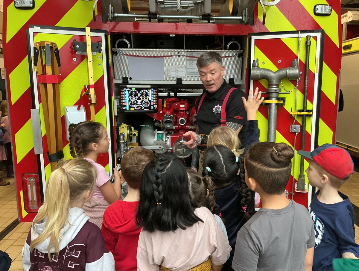 ManorDidcot's tweet image. Year 2 had an amazing visit to Didcot Fire Station! 🚒🔥
As part of our Great Fire of London topic, pupils explored the fire engine, tried out equipment, and learned how firefighters keep communities safe. Huge thanks to the crew for an inspiring experience! ❤️@GLFSchools