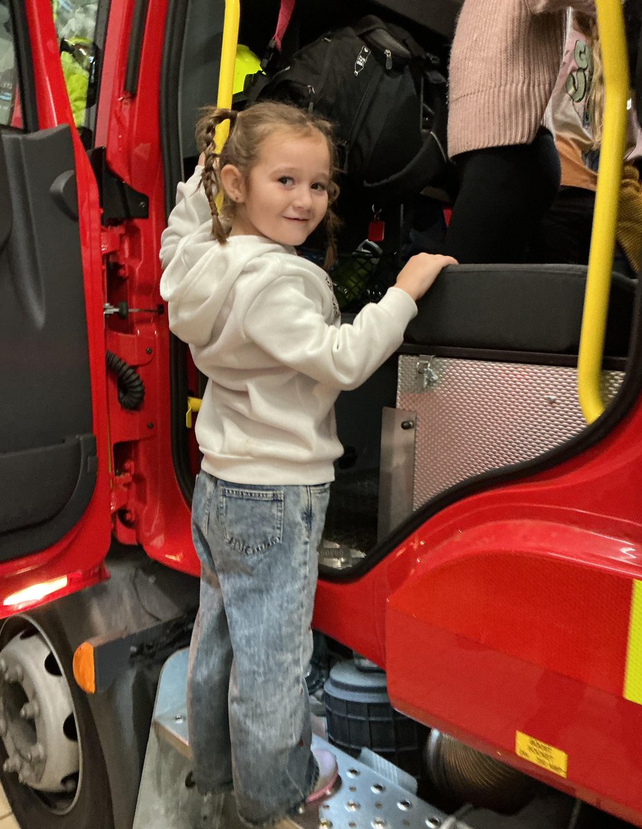 ManorDidcot's tweet image. Year 2 had an amazing visit to Didcot Fire Station! 🚒🔥
As part of our Great Fire of London topic, pupils explored the fire engine, tried out equipment, and learned how firefighters keep communities safe. Huge thanks to the crew for an inspiring experience! ❤️@GLFSchools
