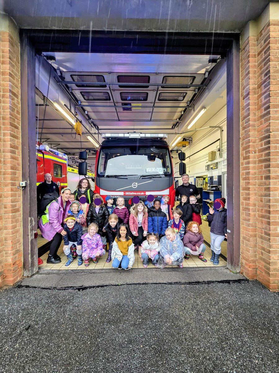 ManorDidcot's tweet image. Year 2 had an amazing visit to Didcot Fire Station! 🚒🔥
As part of our Great Fire of London topic, pupils explored the fire engine, tried out equipment, and learned how firefighters keep communities safe. Huge thanks to the crew for an inspiring experience! ❤️@GLFSchools