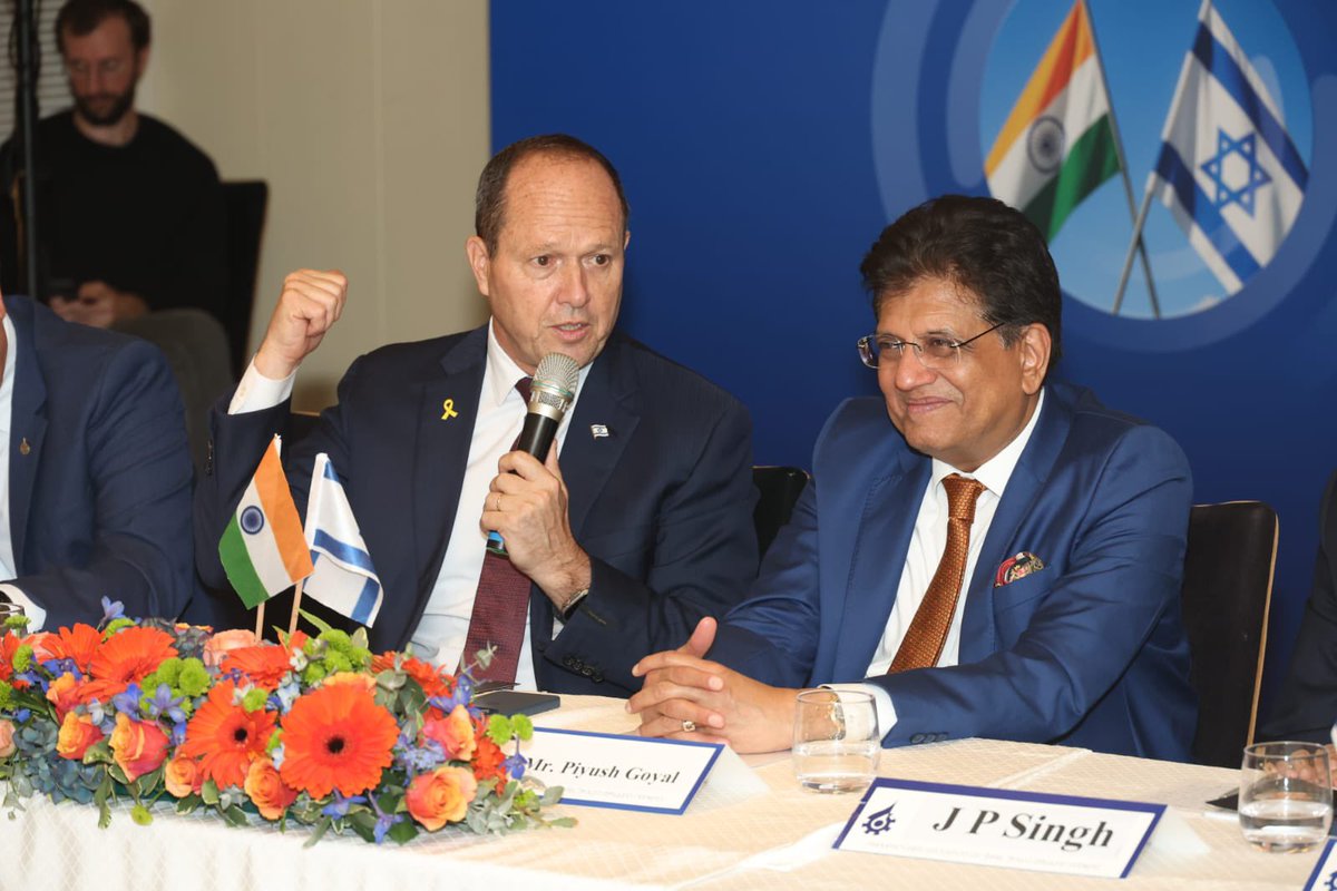 PiyushGoyal's tweet image. Delighted to address the India-Israel CEOs Forum along with Israel&apos;s Minister of Economy and Industry @NirBarkat. 

The forum saw active participation and discussions by CEOs of both countries as India and Israel look to deepen our strategic partnership in various sectors of our…