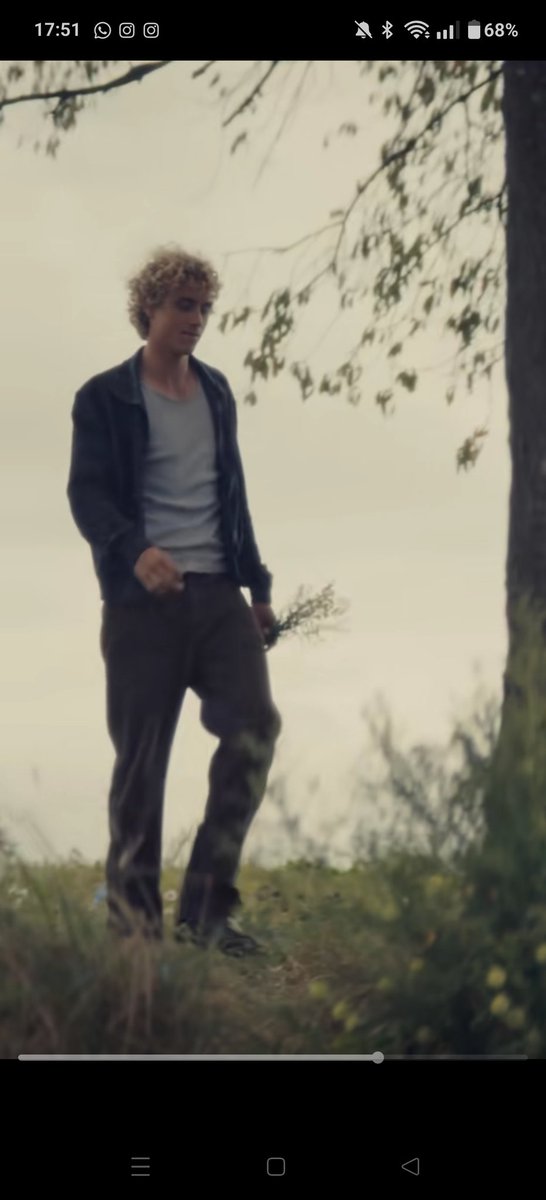 ImWithAlaska's tweet image. I need someone to confirm or deny if he's holding katniss/swamp potato