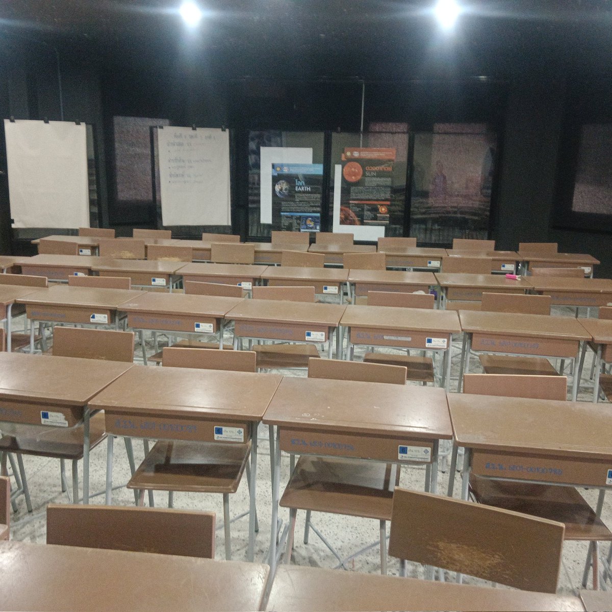 Nickkkkk_0's tweet photo. วันพฤหัส ห้อง1248ครับ น้อง2/16เป็นห้องสุดท้ายนะคะ พี่วานทุกคนยกเก้าอี้ให้พี่ด้วยน้าา ส่วนกระเป๋าของใครอย่าลืมมาเอานะคะเตงพี่วางไว้หน้าห้องคับ #srnfact https://t.co/OGEYleTiZJ