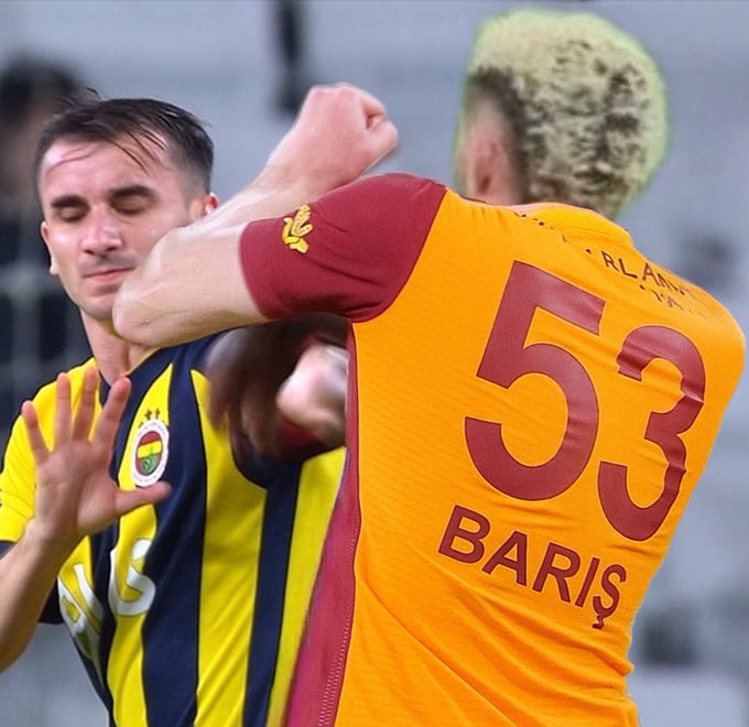 Harry Potter yapımcıları 
Sevinç hareketi için dava açmış buna
Kadere bak  neyse 👍🤣