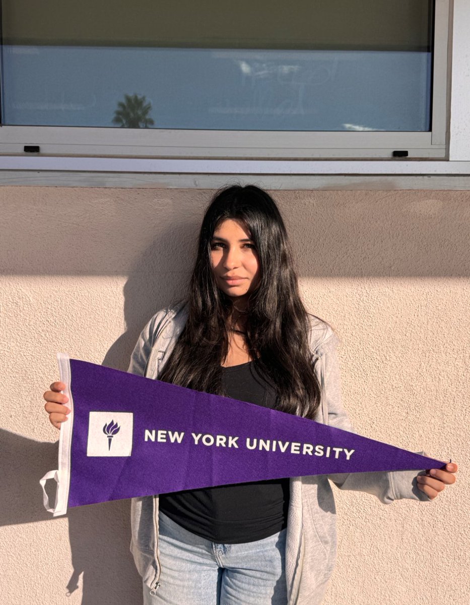 ACHS_AVID's tweet image. AVID Junior Isabella Fernandez and AVID Sophomore Eve Fernandez received their Penant from New York University!!