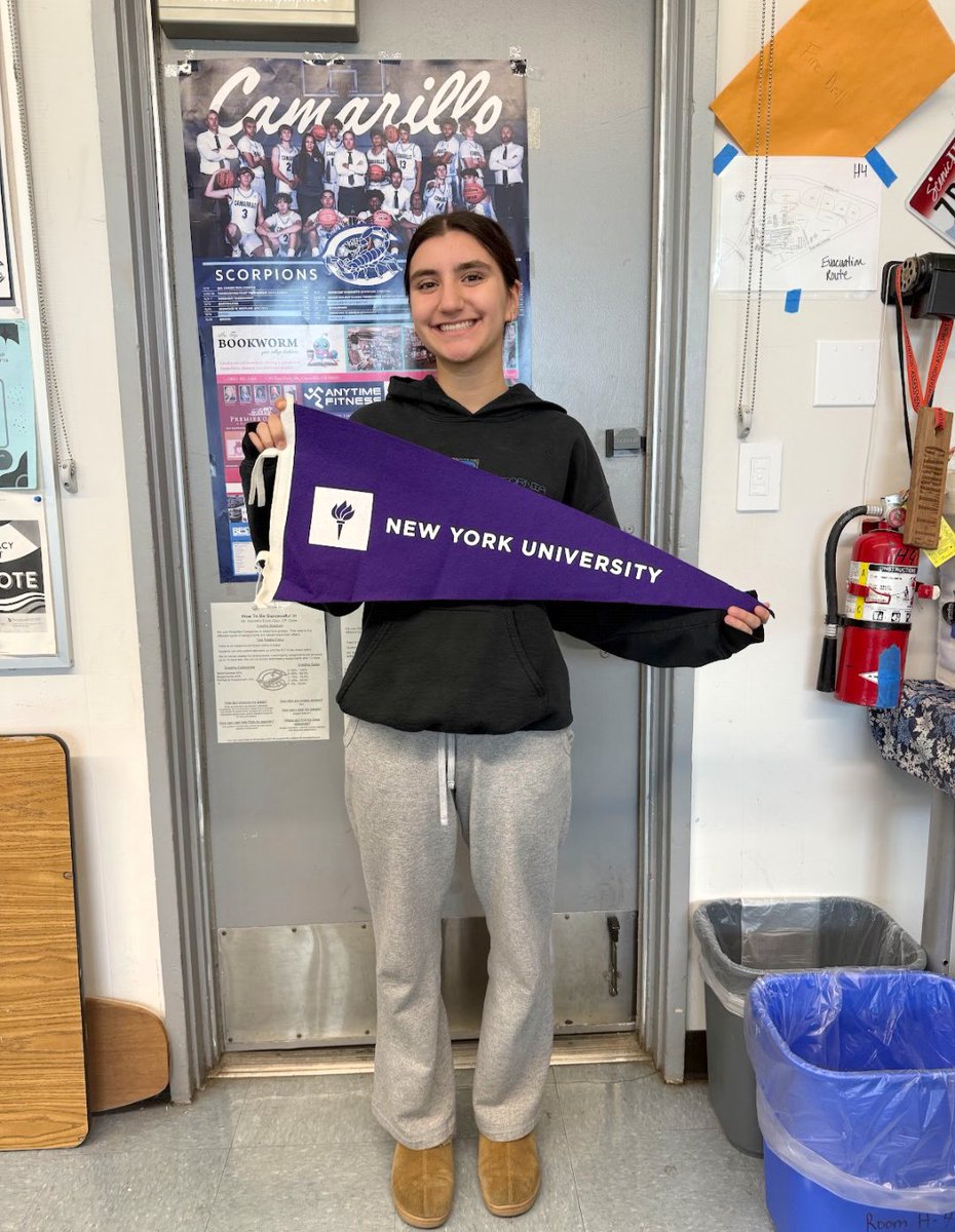 ACHS_AVID's tweet image. AVID Junior Isabella Fernandez and AVID Sophomore Eve Fernandez received their Penant from New York University!!