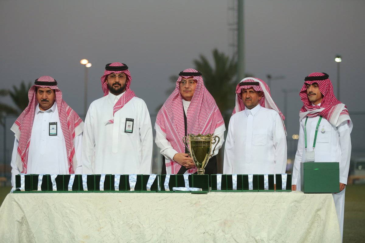 samira_club's tweet photo. فرع وزاره الرياضة بحائل يتوج نادي سميراء بطلاً لمنطقة حائل ✅🏆

#نادي_سميراء | #اسود_سميراء 
#حائل https://t.co/JwYvVtcO0f