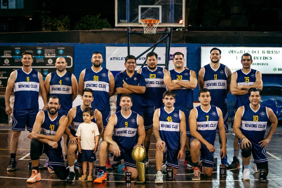 rowingclubpy's tweet image. Postales de anoche CAMPEONES INVICTOS 🤜🏻🤛🏻 del @torneocopa2530 (25) Clausura &amp;amp; llego la #14 🏆 en #maxibasket #paraguayo para el REMERO #somosremeros 👑🤴💙🔵🏀