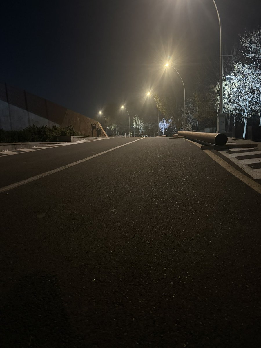 deepbackend's tweet image. Пацаны такие:
- Всё в порядке, ничего не случилось.

Так же пацаны: