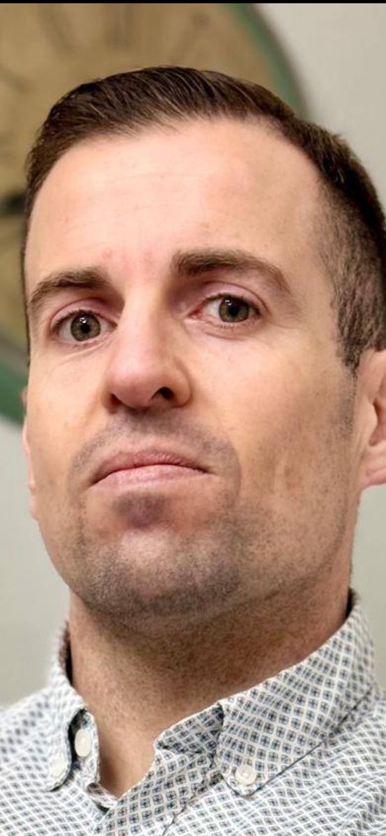 NombreFalso1231's tweet image. Han borrado la publicación porque Pugilato salía con esta cara 😭 Luego estos son los que se meten con el físico de los demás, tiene delito.

También demuestra que son unos acomplejados que buscan rebajar a los demás para sentirse a la altura (en el caso de Pugilato literalmente)