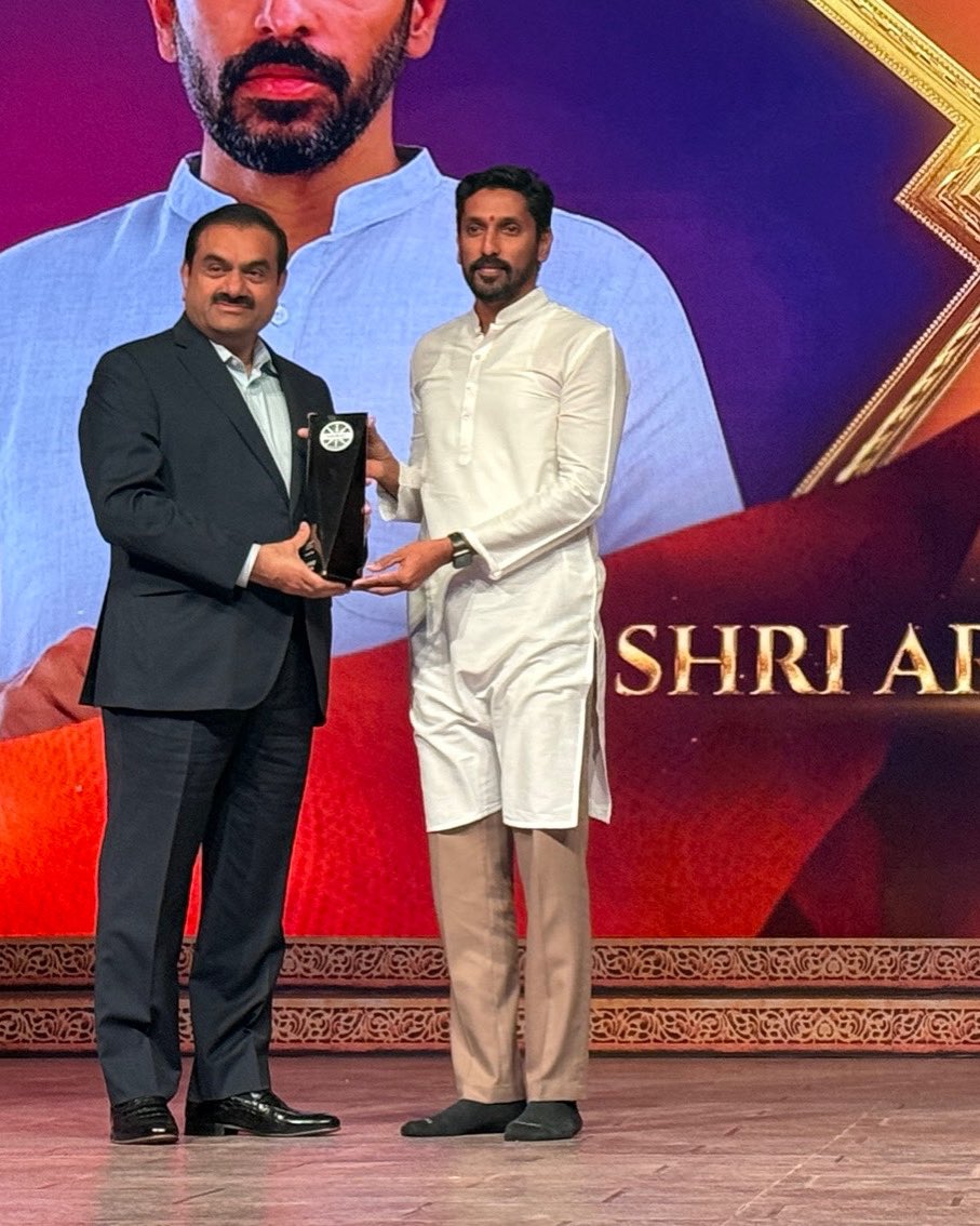 yogiraj_arun's tweet image. Received the Bharatiya Sanskriti Kala Puraskar from Shri Gautam Adani ji in Ahmedabad, under his esteemed Indology initiative. Honoured and grateful for this recognition.