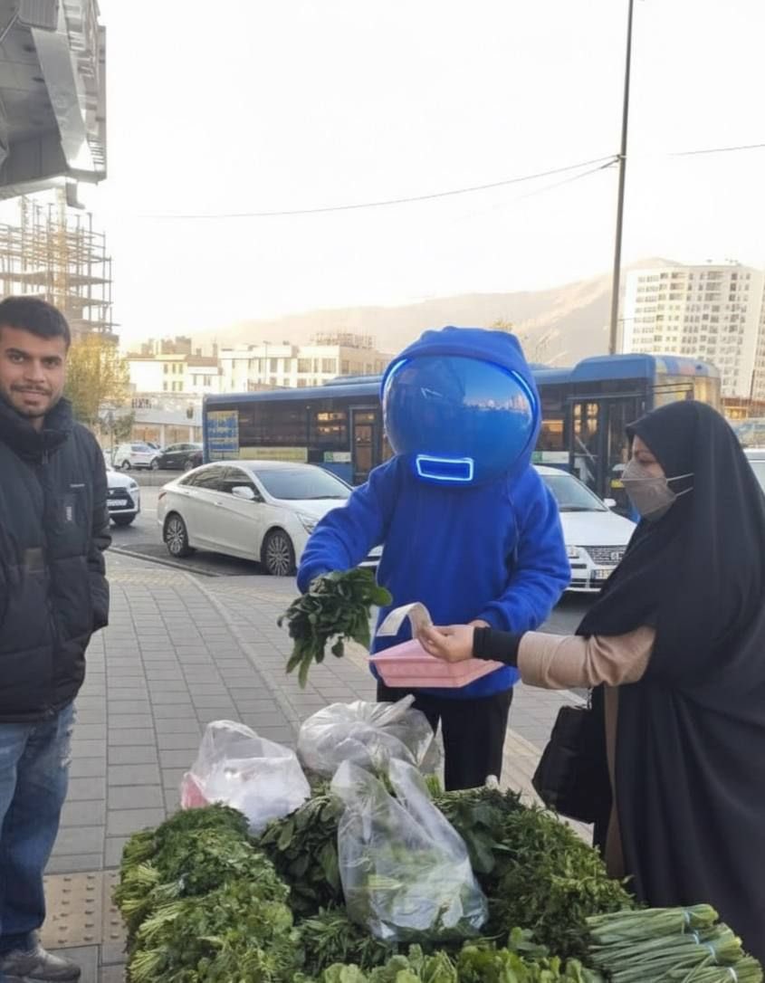 matinsheibi's tweet image. وقتی وسط ماموریت فضایی زنت لیست خرید میفرسته