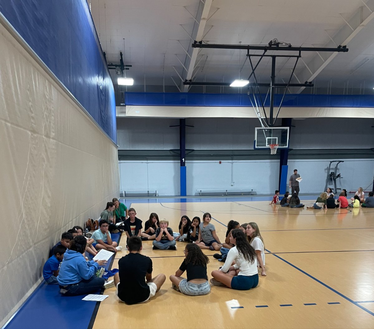 SAVEProgram's tweet image. Team huddle! Our SAVE Staff and Mentors gather around our students to explain our activity for the day. On the list? HAVE FUN AND LEARN A LOT!! 📚