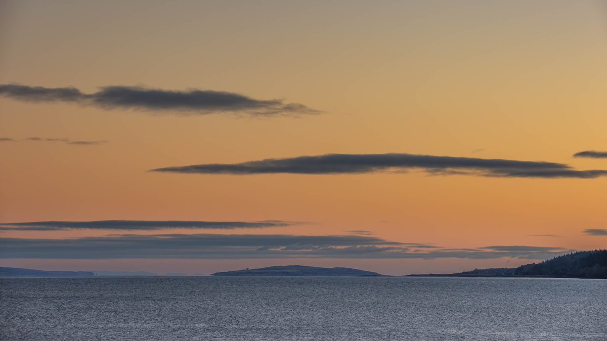 Dusk falls over the West Kyles of Bute and Inchmarnock
Wednesday evening, 19th November 2025.