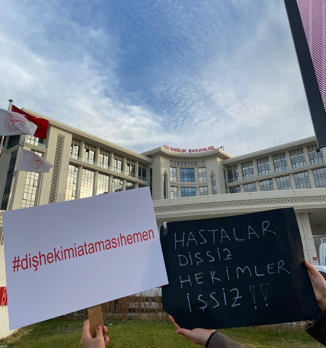 İsra Türk tweet media