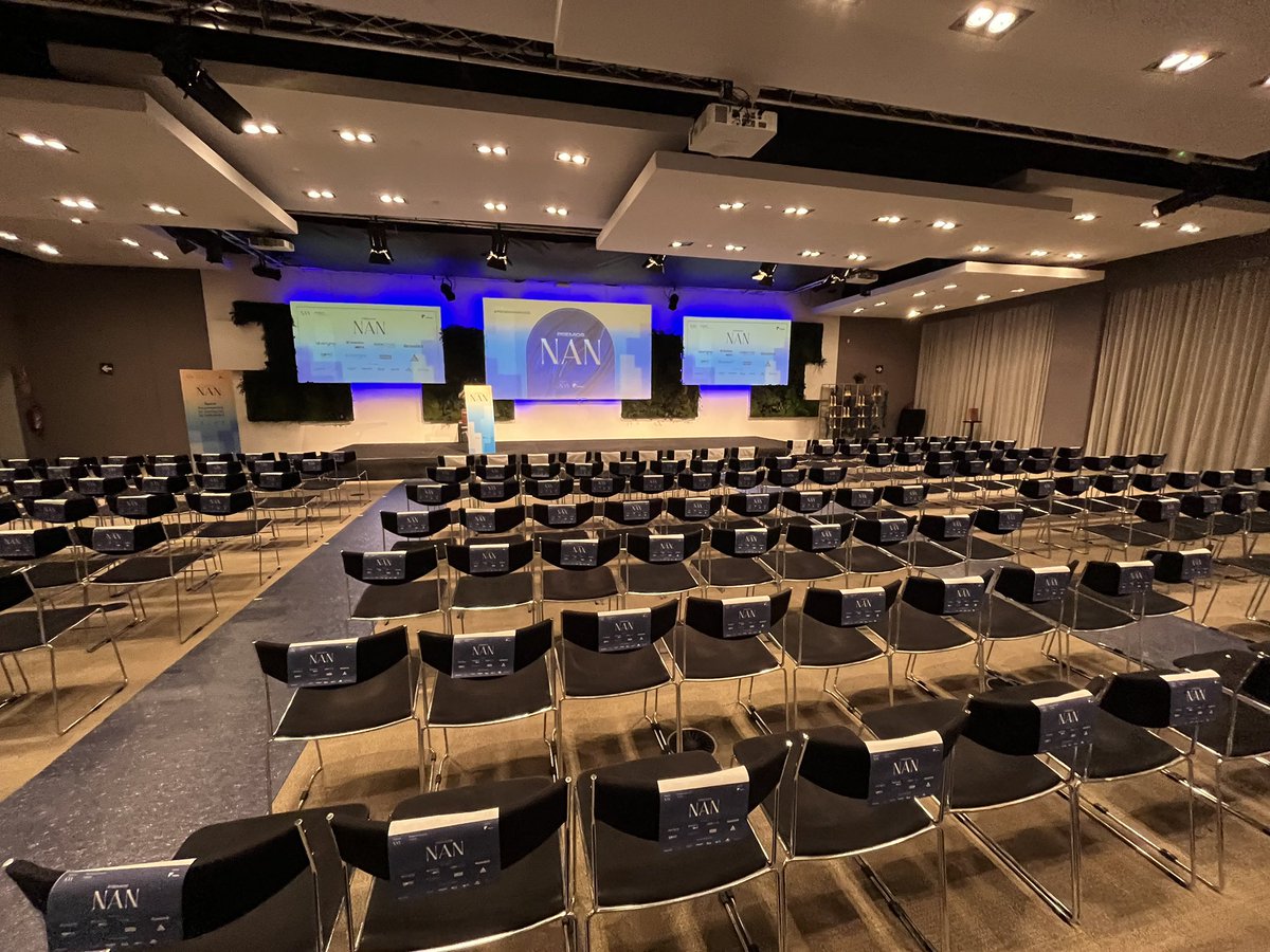nanarquitectura's tweet image. ¡Todo listo para los #PremiosNAN2025! Esta noche celebramos en Uzalacaín La Finca la entrega de estatuillas a los #proyectos más punteros, los #materiales más innovadores y el Premio Honor a la Trayectoria 🌟