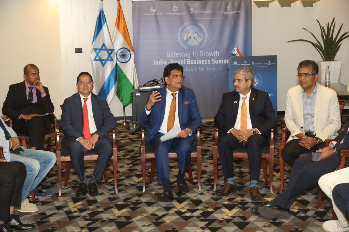 PiyushGoyal's tweet image. Interacted with prominent members of the Indian diamond merchant community in Israel.

Appreciated their role in strengthening India-Israel commercial ties and discussed ways to enhance bilateral trade in the gems and jewellery sector.