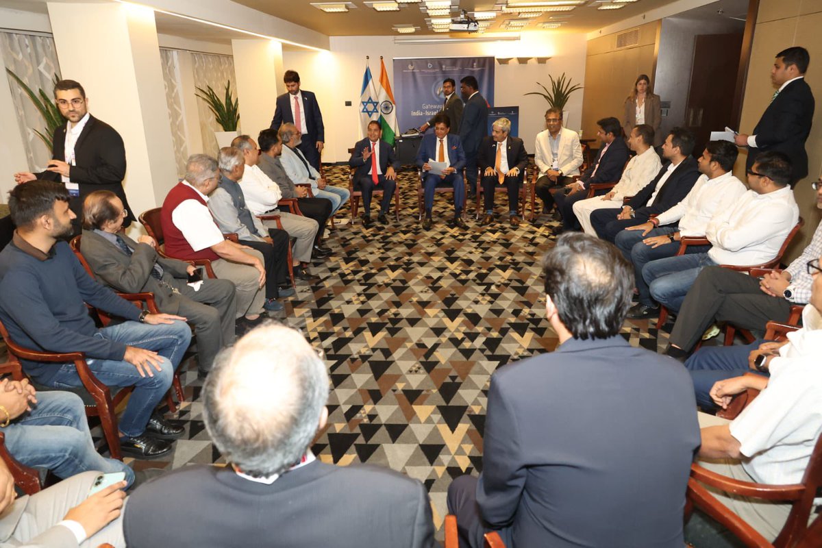 PiyushGoyal's tweet image. Interacted with prominent members of the Indian diamond merchant community in Israel.

Appreciated their role in strengthening India-Israel commercial ties and discussed ways to enhance bilateral trade in the gems and jewellery sector.