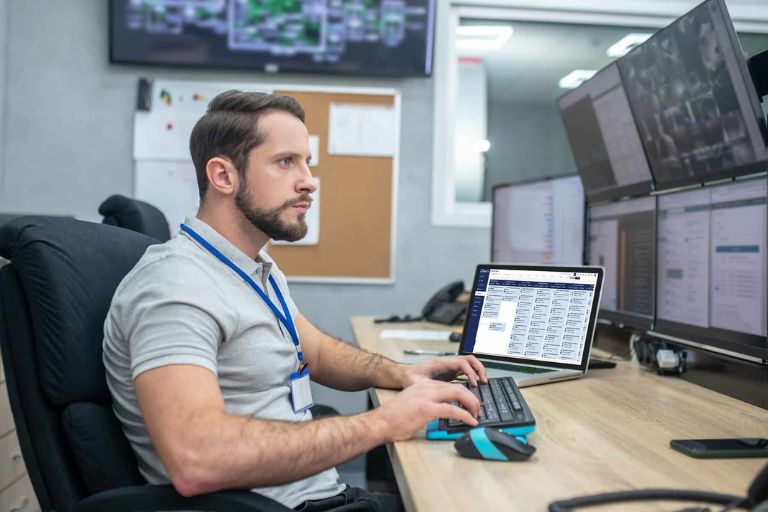 Routeware's tweet image. Are your dispatch tools holding you back?

Modern waste dispatch systems optimize routes, improve communication, and boost performance across every shift.

Learn how to streamline your operation ⤵️
bit.ly/43ZmSX8

#WasteManagement #FleetTech #SmartCities #PublicWorks