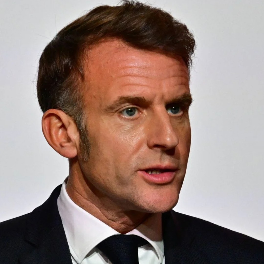 Emmanuel Macron,  le commandant en chef des guerres imaginaires (covid, Russie...) mais déserteur des guerres réelles ( narcotrafic, islamisme...)
