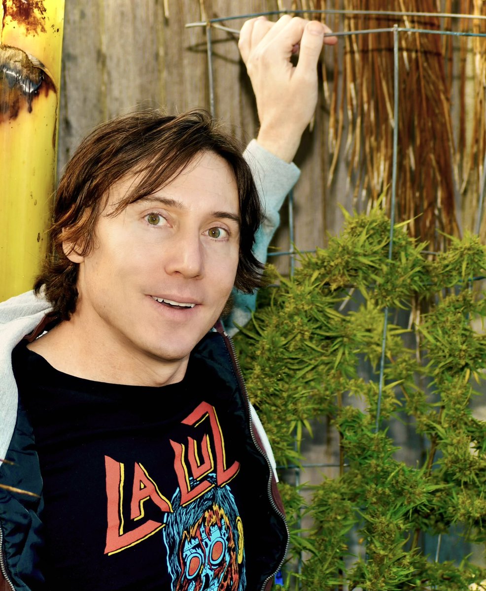 ReadJThompson's tweet image. The Giving Tree*

*Hey, now you’re givin’ tree. Put that thing away, pal, before you poke someone’s eye out.

#still #a #jeremythompson #even #though #i #kicks #rhymes