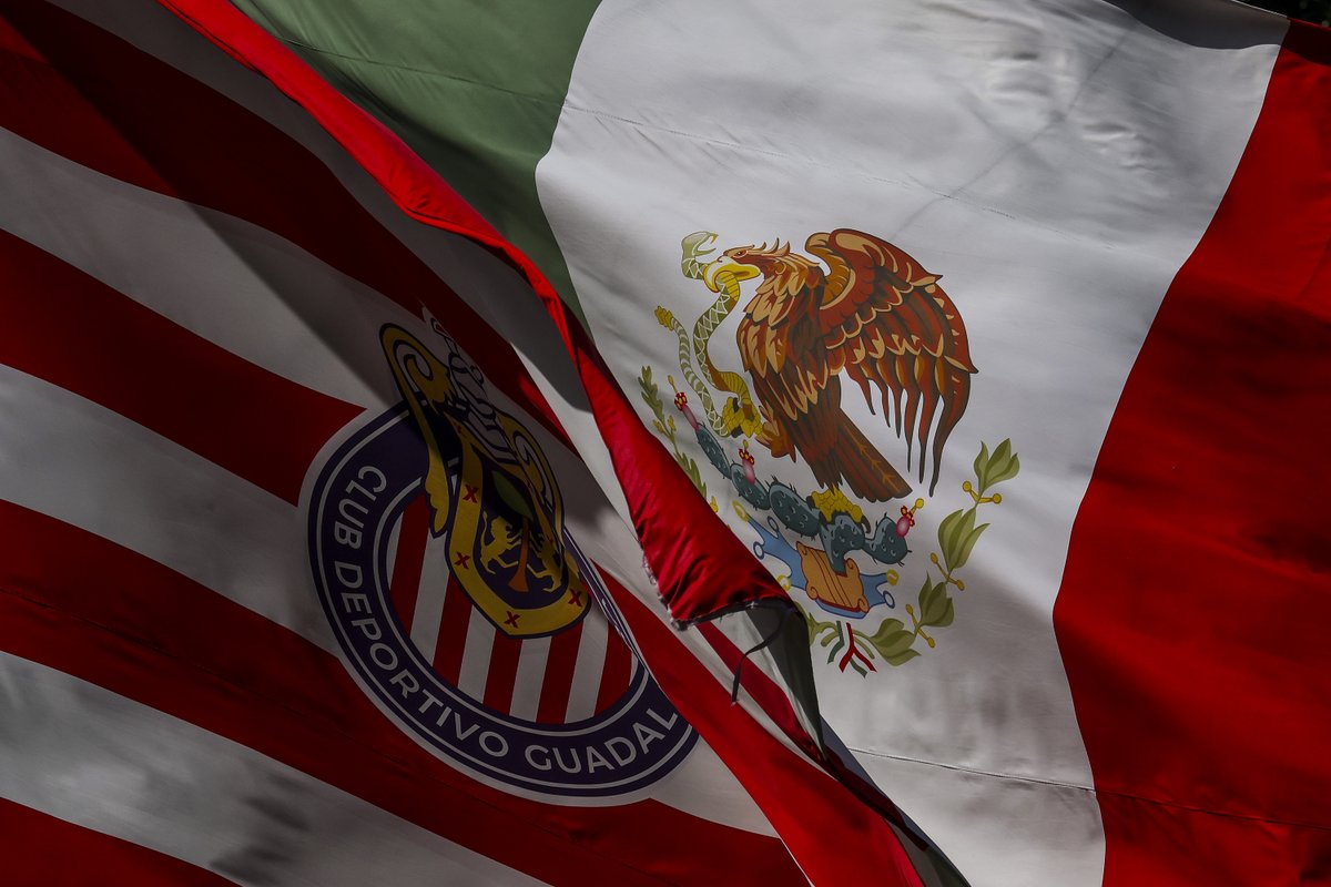 ChivasEN_'s tweet image. On the anniversary of the Mexican Revolution, we honor the spirit that has guided generations of Mexicans. 🇲🇽

🫡 One that endures in everyday life and comes alive for us on the pitch through courage, unity, and an unbreakable will.

Somos Chivas. Somos #MeXIcanos. 🐐
