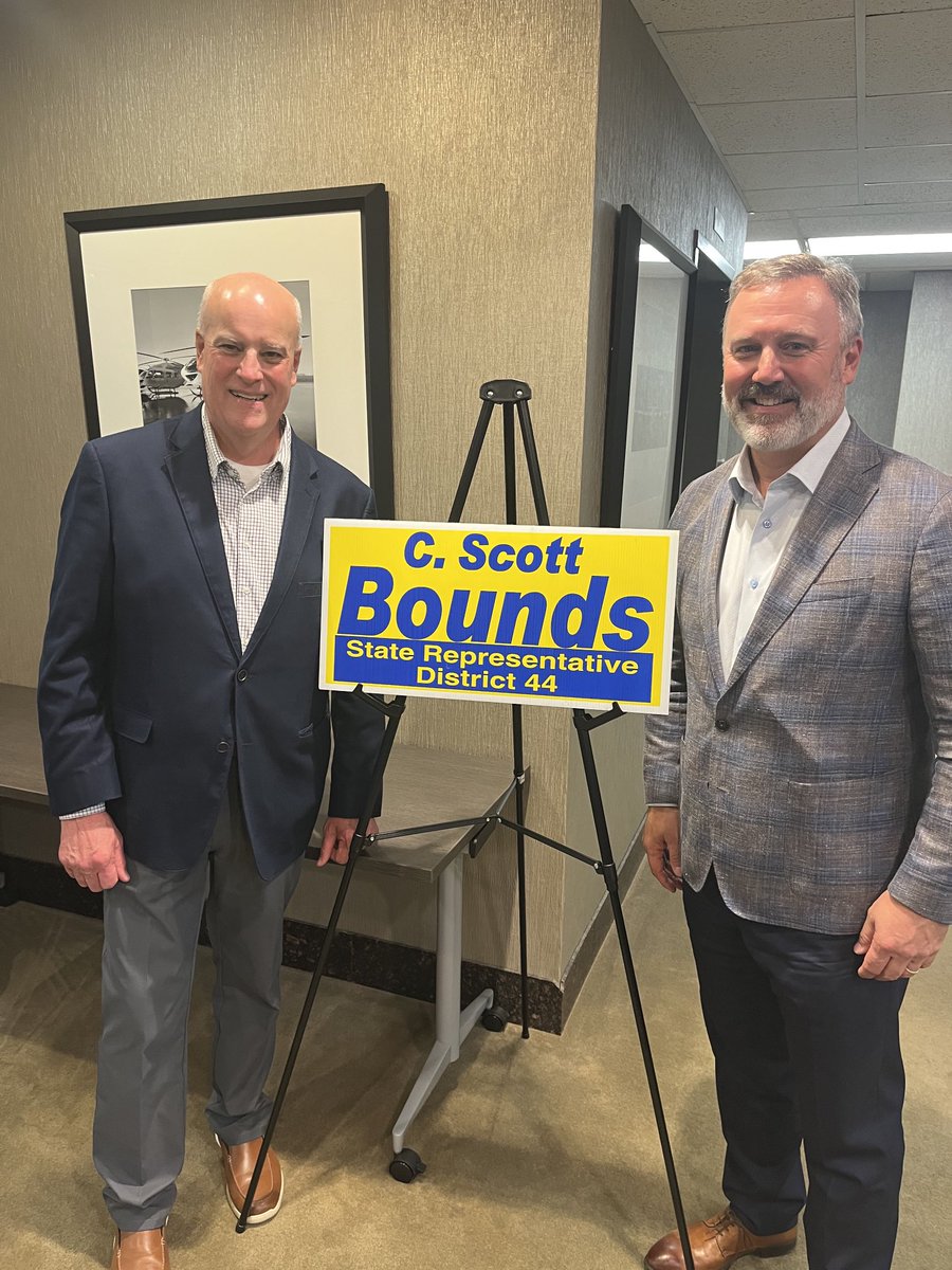 cs_bounds's tweet image. Good event recently w/⁦@JasonWhiteMS⁩ and other friends discussing the upcoming 2026 Legislative Session and positive policy proposals to continue the progress of the State of Mississippi!
