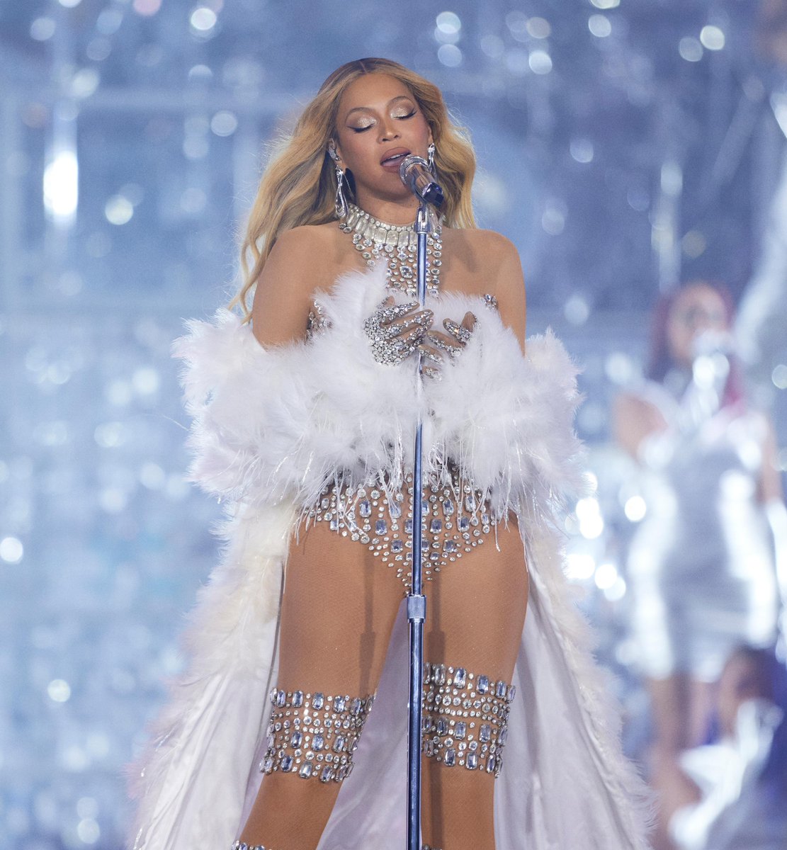 poisonhoneybee_'s tweet image. BEYONCÉ IN 4K
