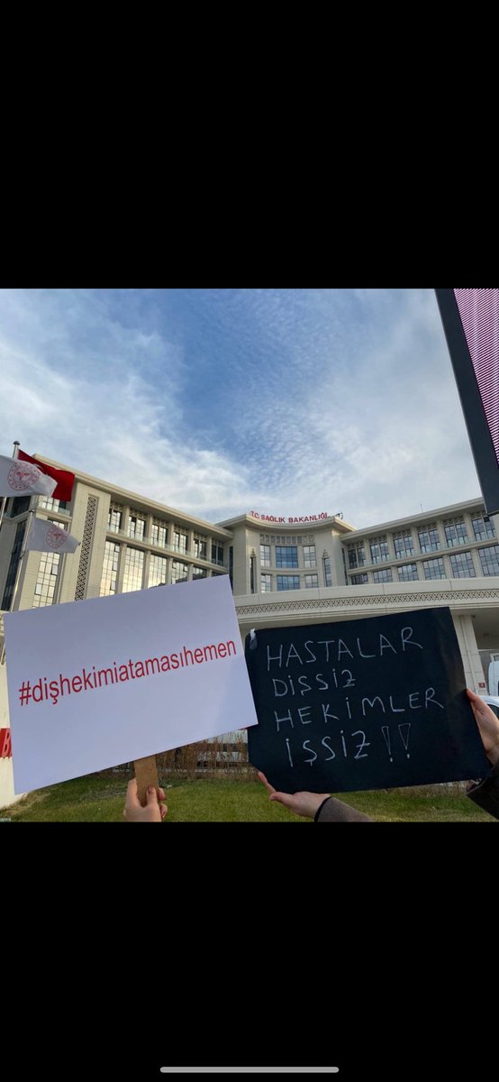 ezgissarii's tweet photo. #20bindishekimiataması
Hekimler işsiz özellerin durumu içler acısı acilen düzgün kontenjanlarda atama yapılması gerekiyor https://t.co/Le0zpeTXmC