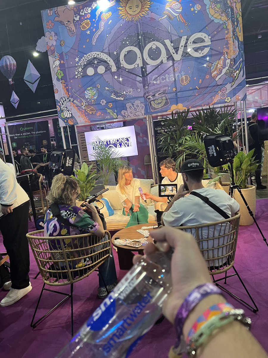 GemMaster01's tweet image. Best booth reward 🥇 goes to @aave 👻 at @EFDevcon Who i am seeing tonight at @raave 🪩 party?