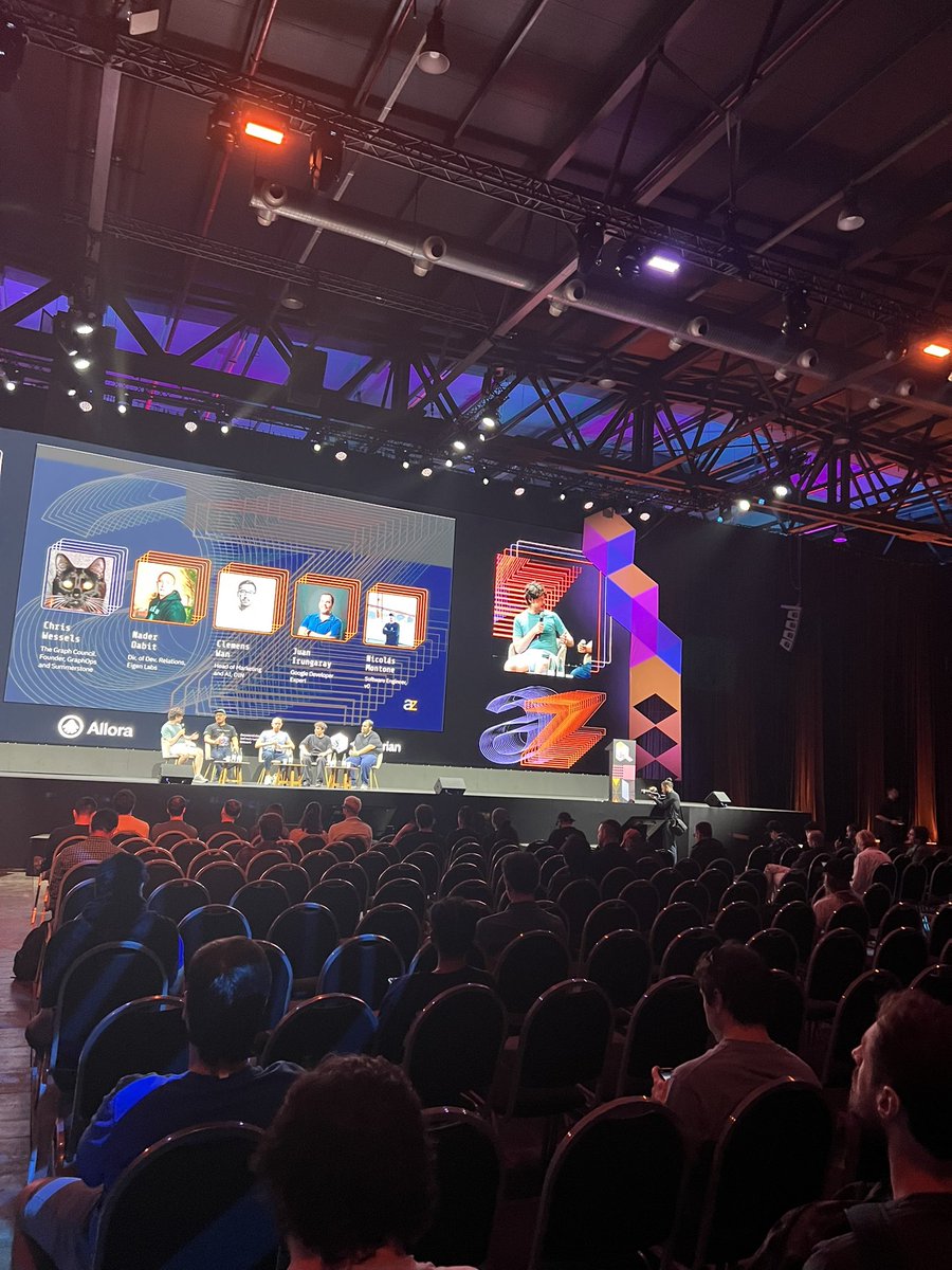 GemMaster01's tweet image. Best booth reward 🥇 goes to @aave 👻 at @EFDevcon Who i am seeing tonight at @raave 🪩 party?