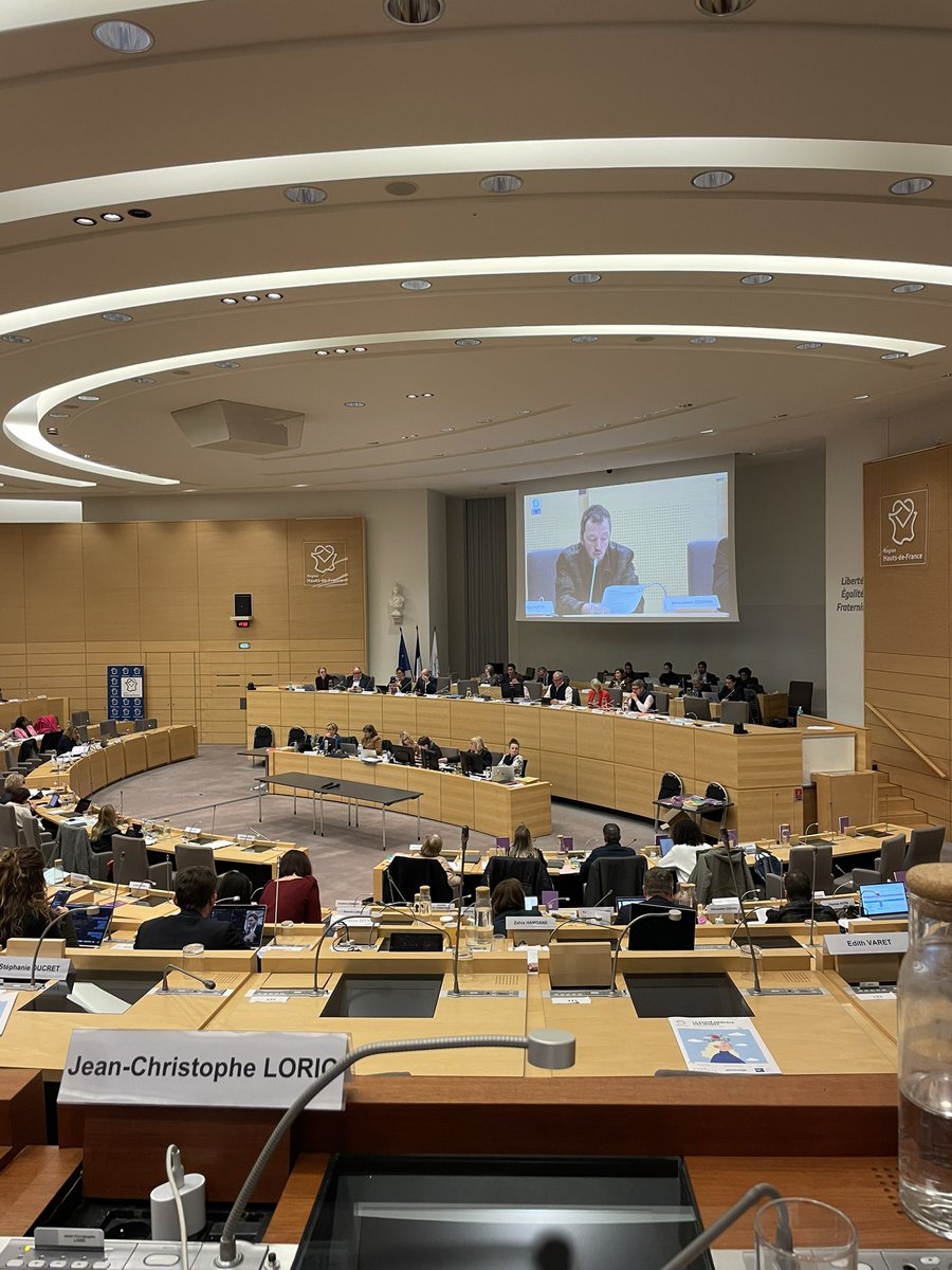 avecloric's tweet image. En ce 20 novembre, journée internationale des droits de l’enfant, nous avons voté une motion pour le soutien aux victimes de l’établissement Riaumont à Liévin. La région @hautsdefrance se tiendra indéfectiblement aux côtés des victimes.