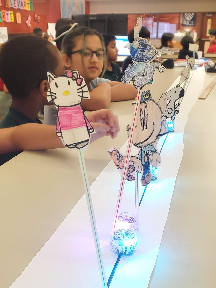 Townley_Library's tweet image. Our 4th and 5th graders learned about Tony Sarg, and his invention of the famous balloons that float through NYC during the annual Macy&apos;s Thanksgiving Day parade, through the book BALLOONS OVER BROADWAY!  Then, they created their own &quot;balloons&quot; for a miniature, Ozobot parade.