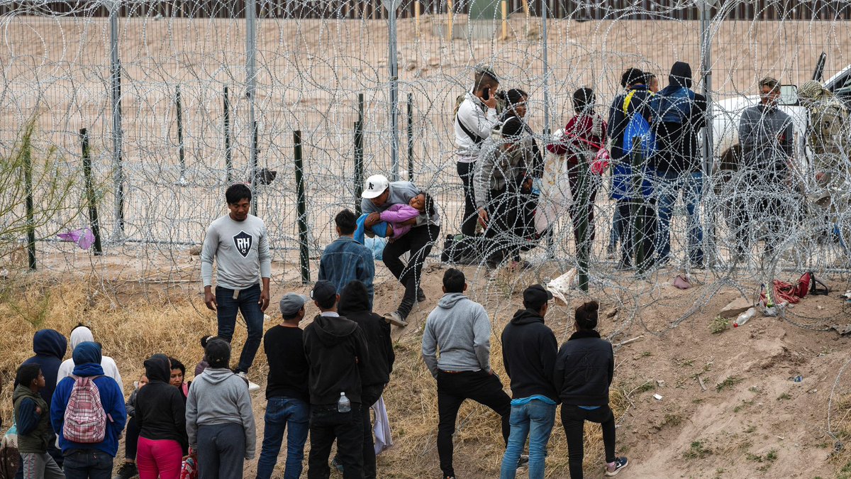 GrageDustin's tweet image. 🚨 BREAKING: Rep. Chip Roy (R) just introduced The PAUSE Act, which would temporarily freeze legal immigration admissions until long-standing policies that have enabled illegal immigration are scrapped.

“The problem isn’t just illegal immigration; it’s also legal immigration.”