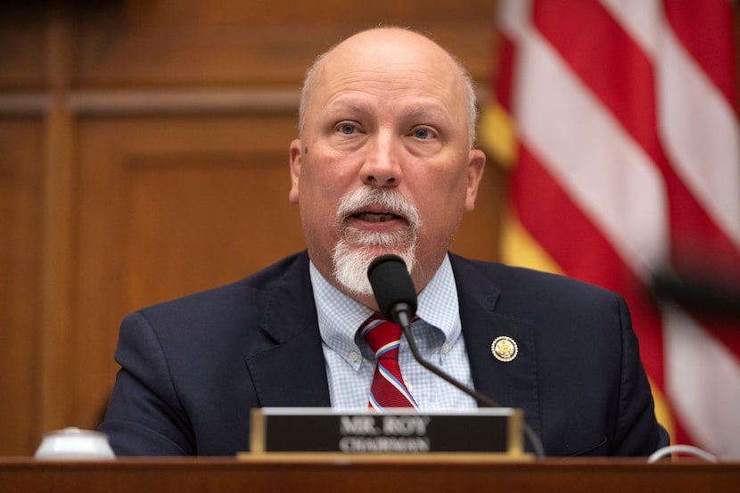 GrageDustin's tweet image. 🚨 BREAKING: Rep. Chip Roy (R) just introduced The PAUSE Act, which would temporarily freeze legal immigration admissions until long-standing policies that have enabled illegal immigration are scrapped.

“The problem isn’t just illegal immigration; it’s also legal immigration.”