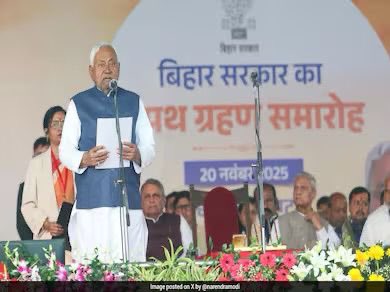 आज पटना में आयोजित मोदी-नीतीश का शपथ ग्रहण समारोह ऐसा लग रहा था मानो लोकतंत्र नहीं, कोई कार्पोरेट इवेंट हो, जिसमें जनता को गेस्ट लिस्ट से ही काट दिया गया हो। कहने को शपथग्रहण था, पर भीड़ नहीं-नेता थे, लोग नहीं-गायक थे, पर सुनने वाला कोई नहीं। जैसे सरकार नहीं, अविश्वास के साइलेंट