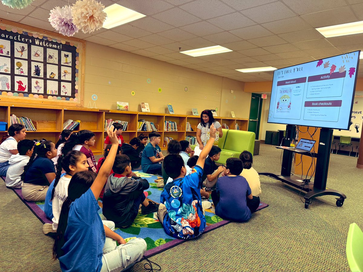IrvingLibraries's tweet image. A dynamic lesson with The Humble Pie! 🥧📚Students practiced inferencing, figurative language, &amp;amp; vocabulary in English &amp;amp; Spanish through think-pair-share discussions on humility w/ @EstherRivas_3. They wrapped up with book ✅out, reviews, art, &amp;amp; Interland for digital citizenship!