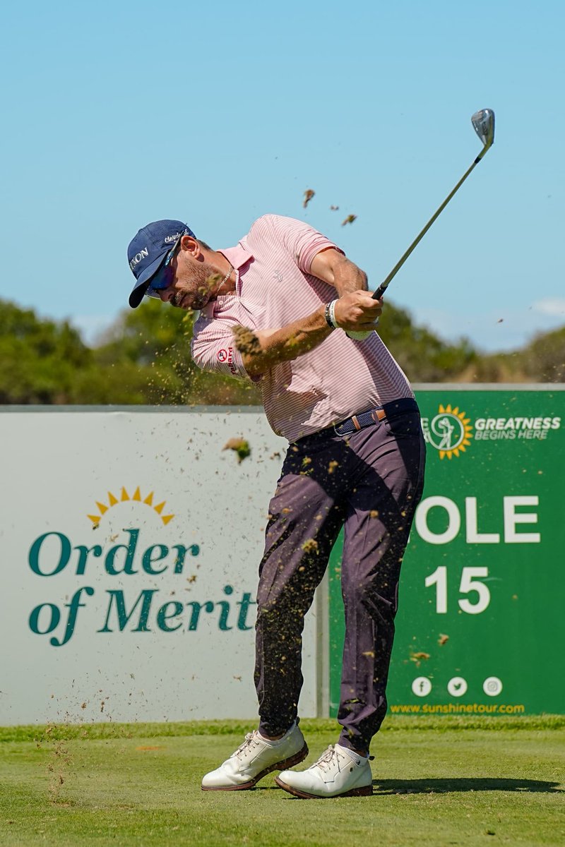 RonaldRugumayo's tweet image. What a start! Fired a 67 (-5) to kick off the VOG finals at the stunning @PezulaGolf 
 The momentum is building. Time to rest, reset, and do it all again tomorrow. Let’s go!  #VOGFinals #Pezula #RoundOne
@EA_SwingGolf 
@GOLFAFRICA28892 
#MayoGolfingToInspire⛳️🏌‍♀️💪