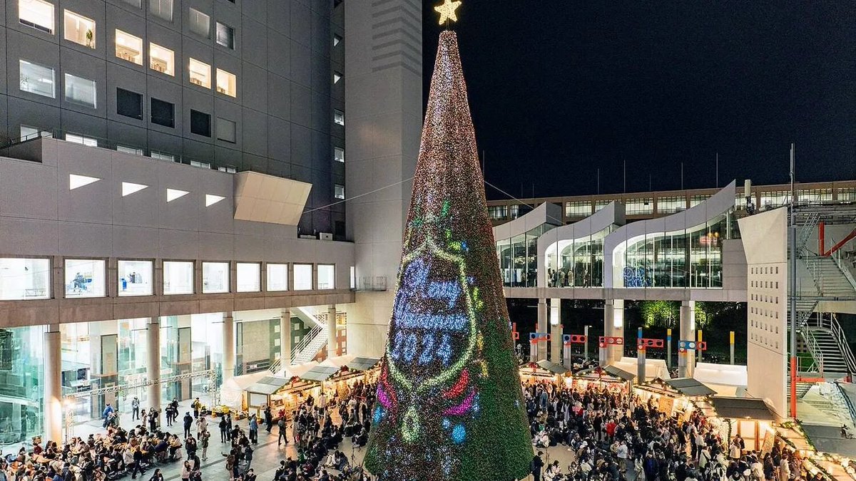 lumileds's tweet image. .@Japan’s Umeda Sky Building Christmas tree lights up the holiday season 🎄

📏 25 meters tall
💡 130,000 programmable #LEDs
🌈 Color-changing displays with music

Experience the winter festivities with @timeoutjapan:
bit.ly/4oF1sHb