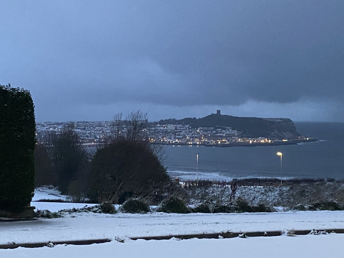RoseButton1958's tweet image. #uksnow #Scarborough #WeatherUpdate 
Mixed bag of weather. 
🌈 ❄️ ⛄️