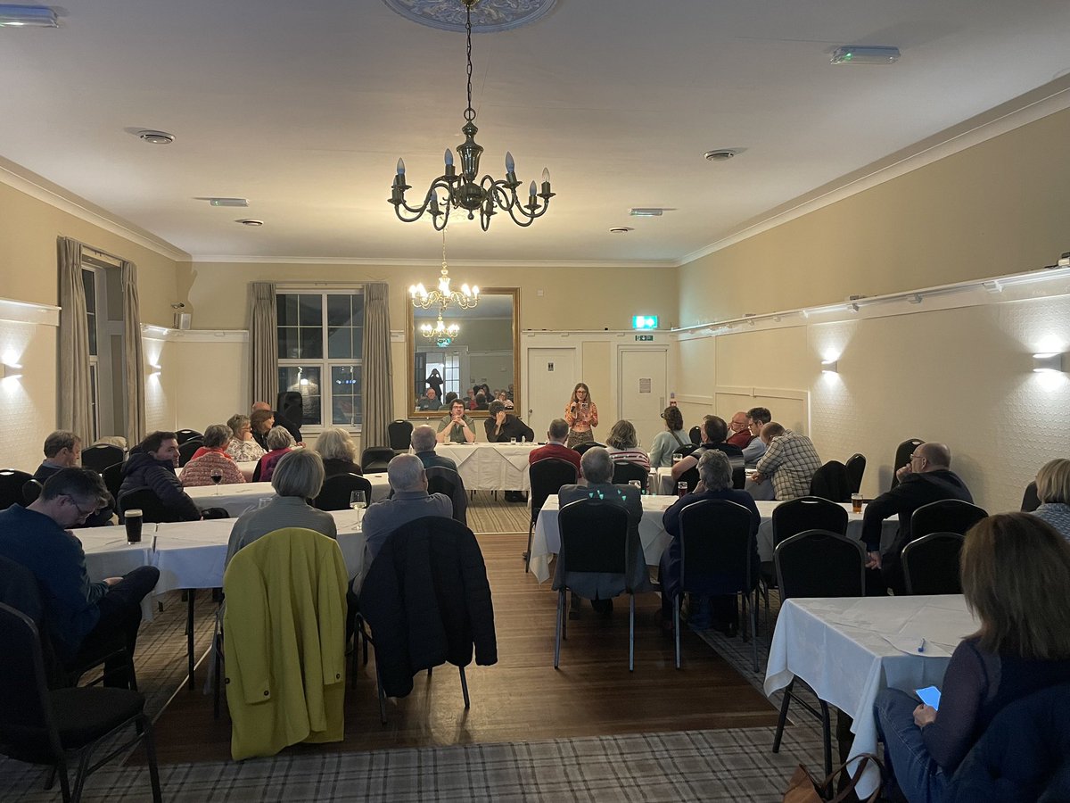 💫 Gŵyl Gerallt 2025! 💫

Braf iawn oedd gweld Amgueddfa Abergwili a Gwesty Pen y Baedd, Caerfyrddin yn llawn dros y penwythnos, a hynny i ddathlu Gŵyl Gerallt. Pob parch at y criw aeth ar y daith gerdded ddydd Sul, hefyd, dan haul llwynog mis Tachwedd 🌞🦊

[1/2]