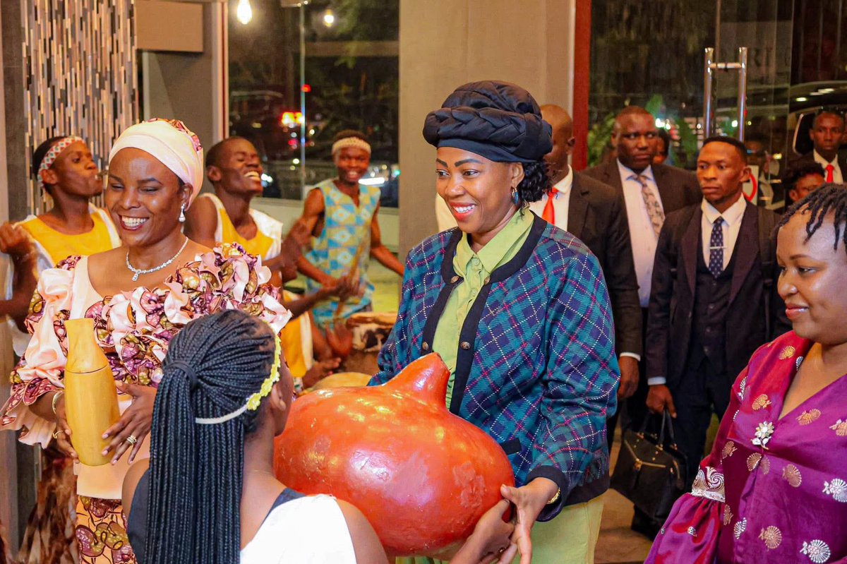 FirstLadyBio's tweet image. I arrived safely in Burundi ahead of the 6th High-Level Forum of Women Leaders, scheduled to take place tomorrow, November 20th, 2025.

I was warmly received by my sister, the Burundi&apos;s First Lady HE Angeline Ndayishimiye amidst a vibrant cultural display.

November 19, 20