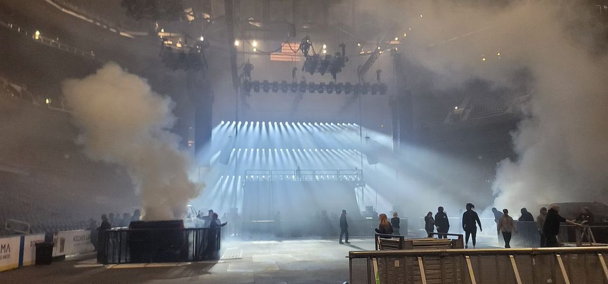 TheRobeWay's tweet photo. A #TechThursday load-in with lighting tech Shawn Priebe out on the Playboi Carti tour with the design by Markus Jessup from Moving Through Space and a rig that includes 72 x @Robelighting #Spiider luminaires with fixtures &amp; techs from Fuse Technical Group. https://t.co/JWpDmaFle5