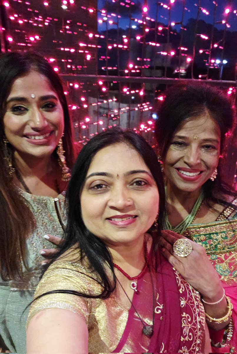 Nehaaaa_c's tweet image. Couldn&apos;t believe my Deepavali celebrations still continues 😇. Was an awesome event Roopa. Just read it in the club news too :). Literally a history made @LFC 👏. Really grateful, thanks to all. Unity in diversity. #LFCfamily #Diwali #Inclusion