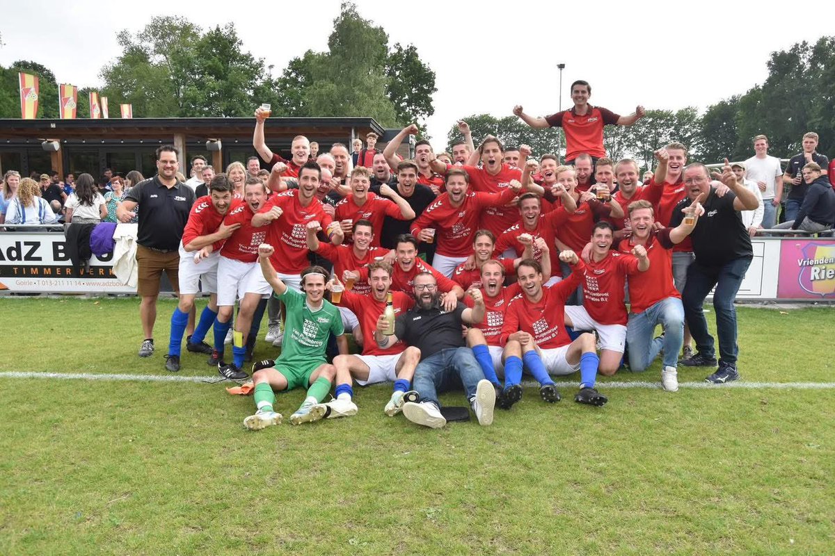 Na vier seizoenen heeft Niels Gevers besloten om na dit seizoen afscheid te nemen als hoofdtrainer van Viola. 
Met het vertrek van Niels vertrekt er niet alleen een goede trainer maar ook een man met passie, inzet en loyaliteit aan onze club.