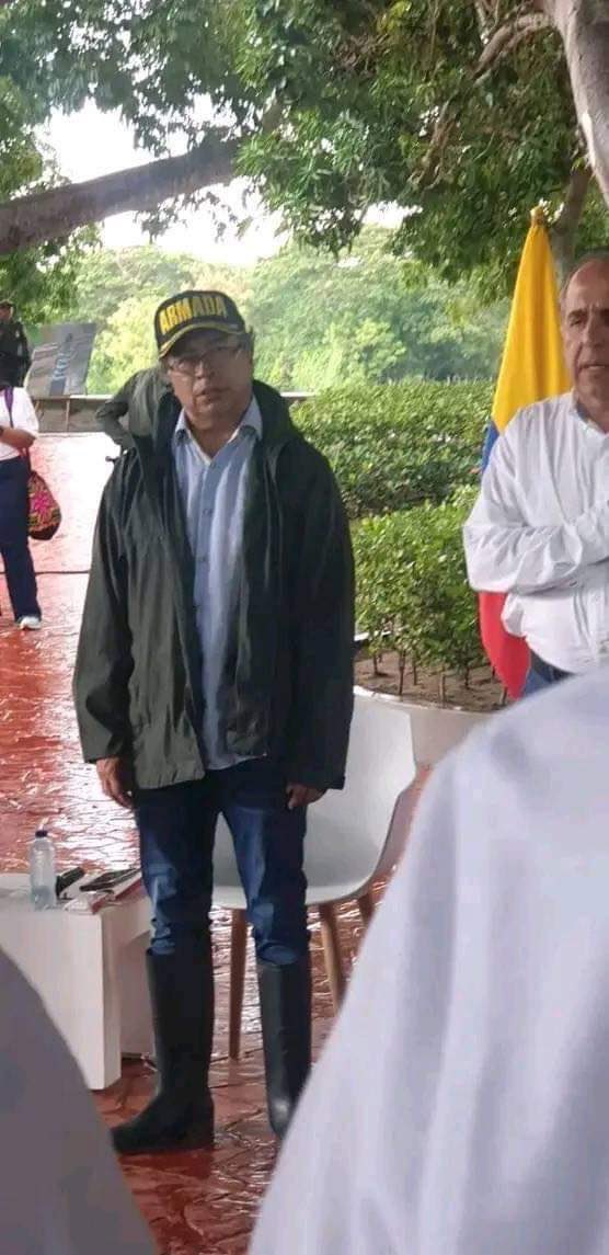 DanielSanin's tweet image. “Tengo aún cierta capacidad de seducción que me permite no acudir a esas prácticas de hombres tristes.”