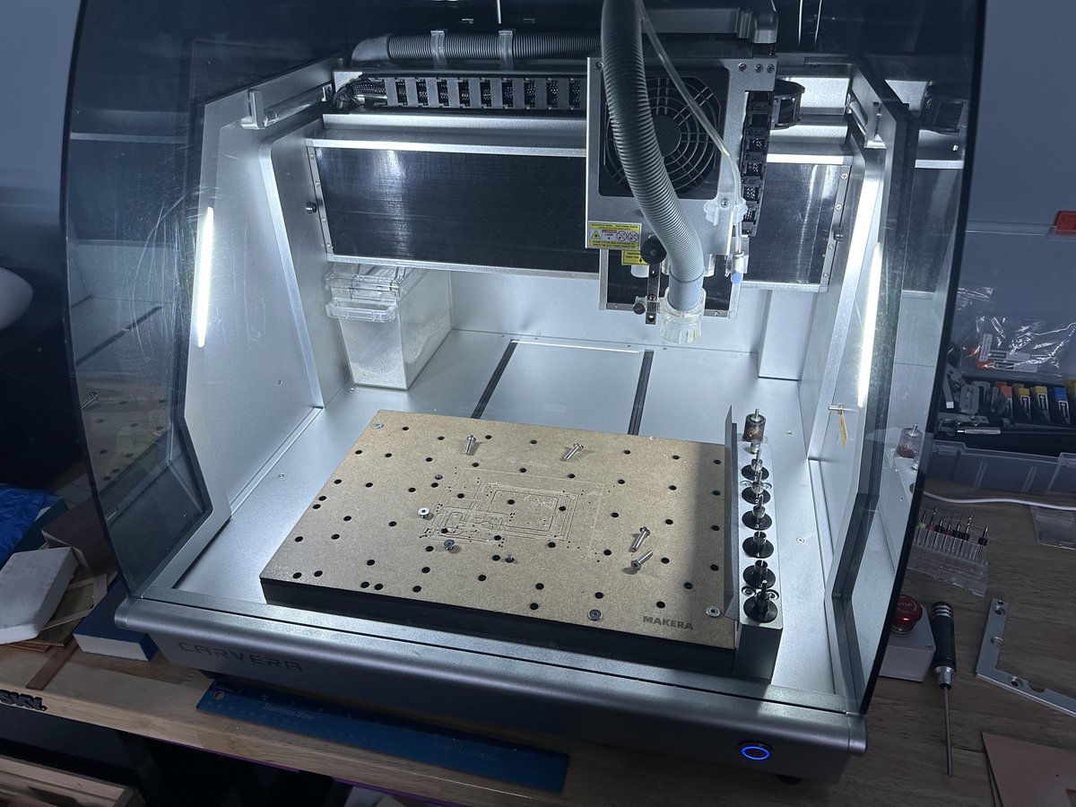 fuzziphy's tweet image. My PCB machine. Has a 6 tool auto tool changer, and Z probe to map board height. Does a pretty nice job