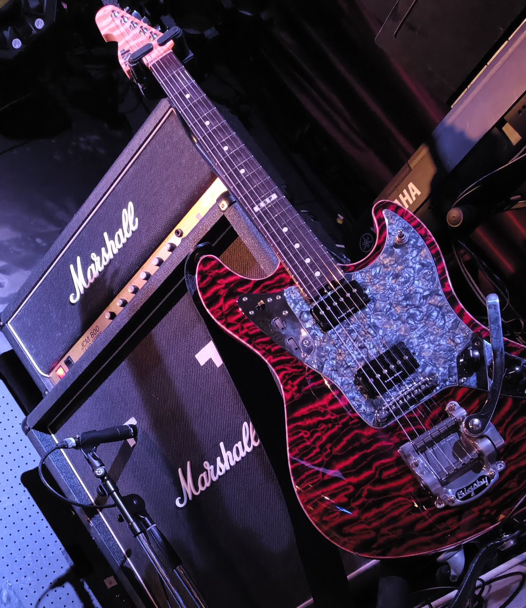 himajinsmith's tweet image. 今日でギター始めて8年になりました！
突き進むぜ