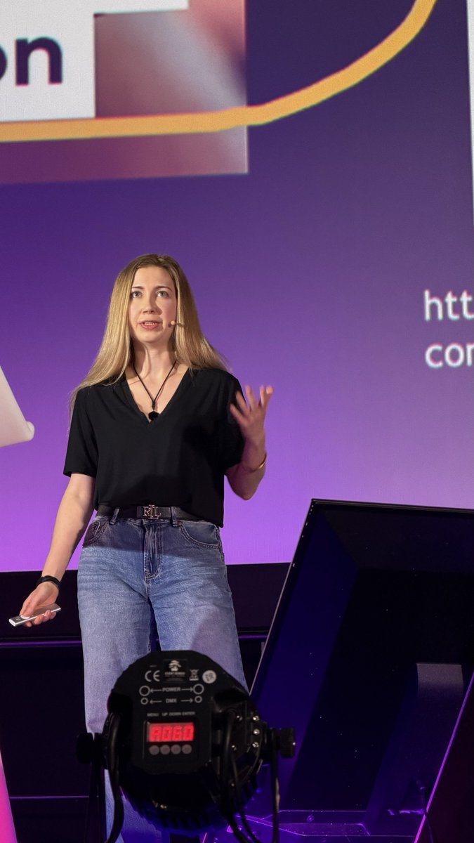 Karolina Zak’s session: “AI in Retail: From Forecasting to Conversational Decision Support” at AI Poland Conference! Excited to see how AI is reshaping retail through smarter forecasting and interactive decision-making. #aiPolandConf