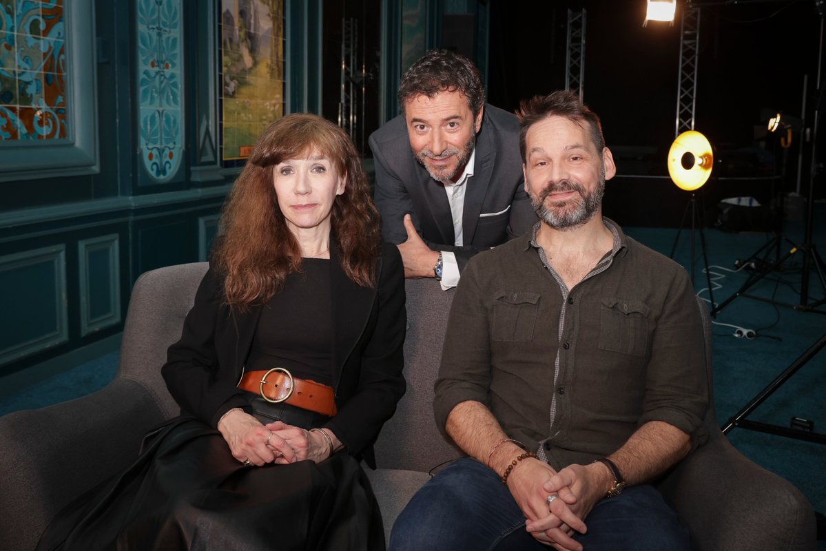 delphdewost's tweet image. 🎭 “𝐋𝐚 𝐕𝐢𝐞 𝐞𝐬𝐭 𝐮𝐧𝐞 𝐅𝐞̂𝐭𝐞” ce soir à 𝟐𝟏𝐡 sur @olympia_tv !

📺 À 𝟐𝟎𝐡𝟑𝟎, retrouvez @Bernard_Montiel pour une interview avec l’équipe du spectacle, entre confidences et coulisses

@canalplus @khalfonS @AtelierThActuel @wattson_prod